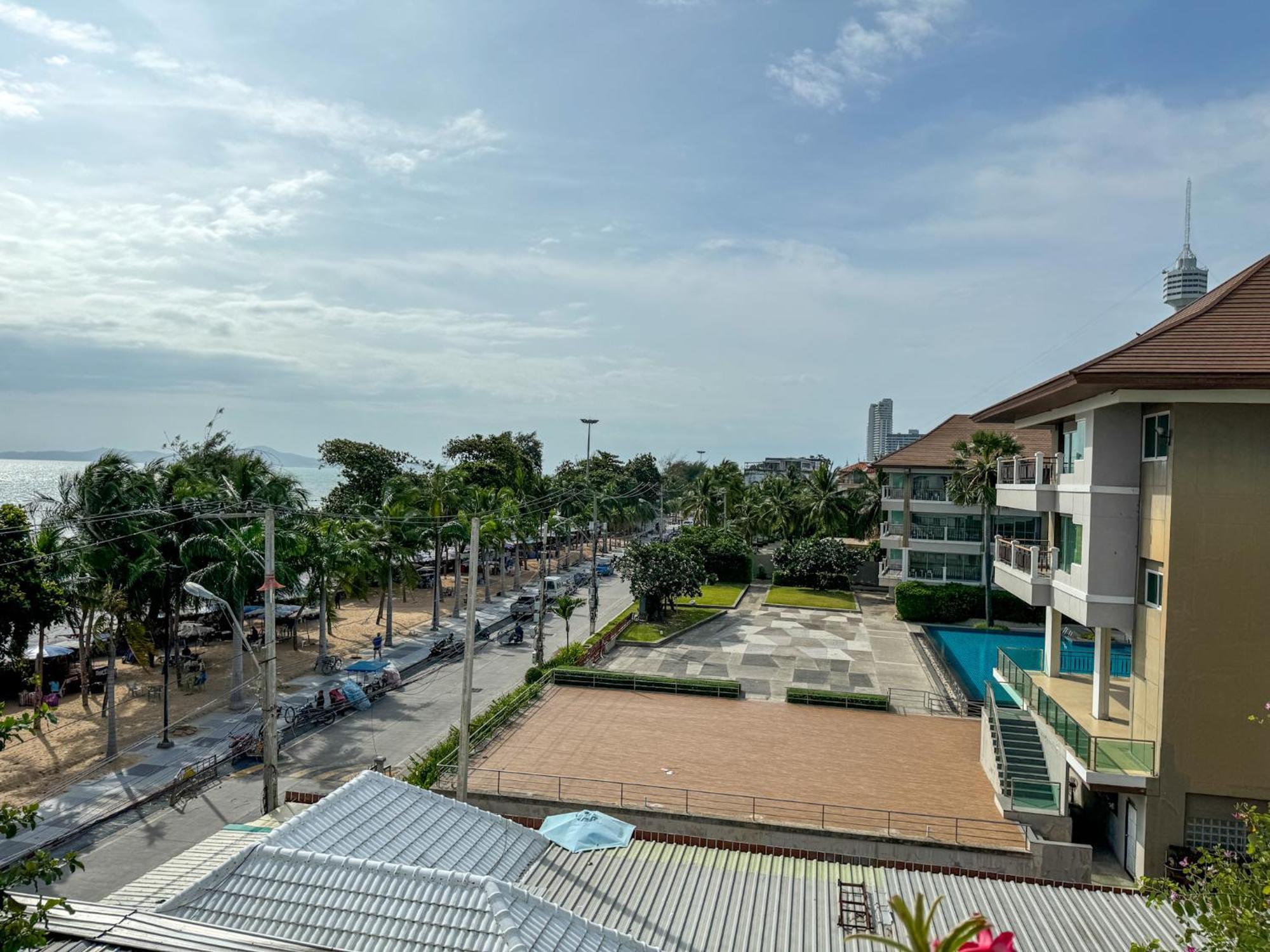 Bbhouse Pattaya Hotel Exterior foto
