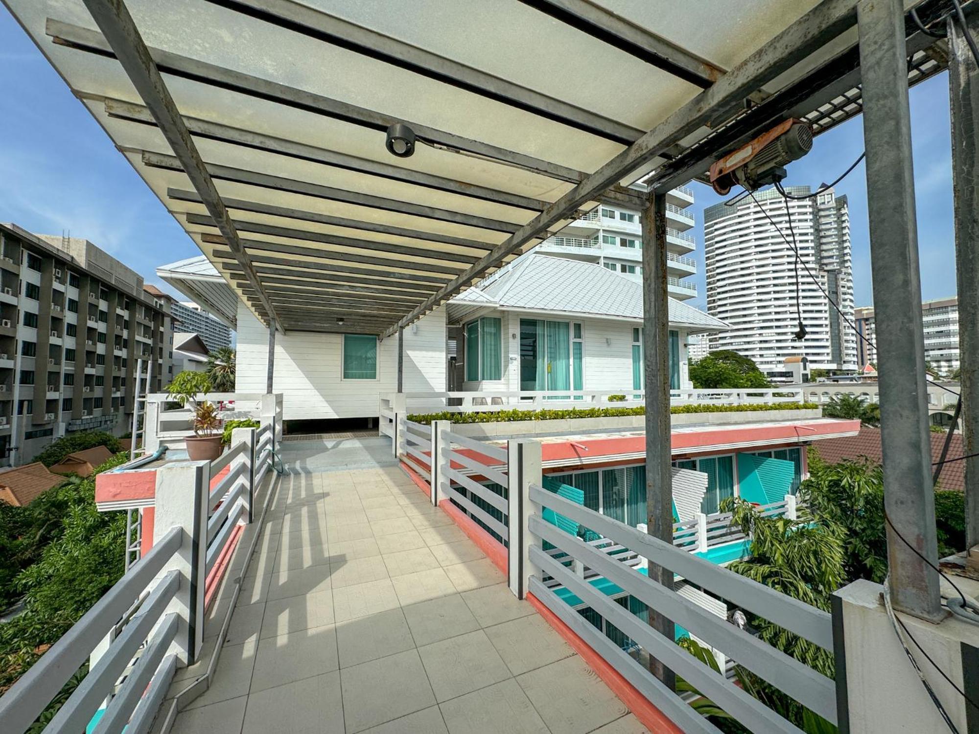 Bbhouse Pattaya Hotel Exterior foto