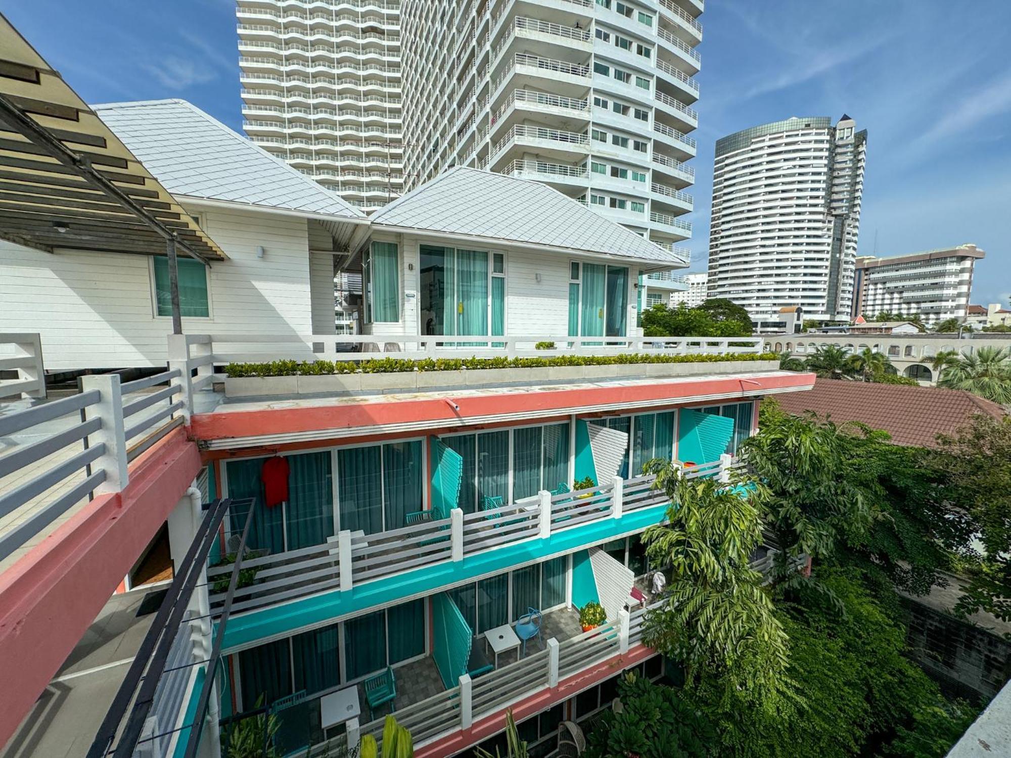 Bbhouse Pattaya Hotel Exterior foto